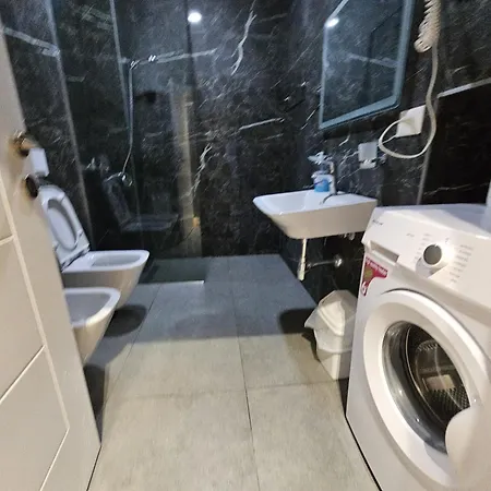Square 21 Aparment Blue * Τίρανα